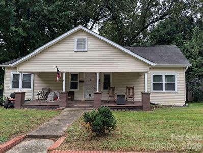 327 Aycock St NE