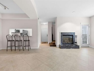 240 Renaissance Pkwy NE