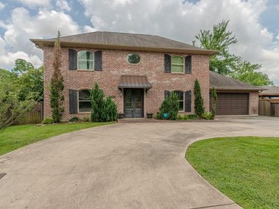 710 East Dr