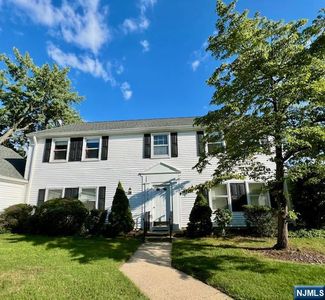 263 Middlebury Ln #263N