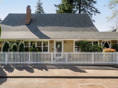 2695 SW Montgomery Dr