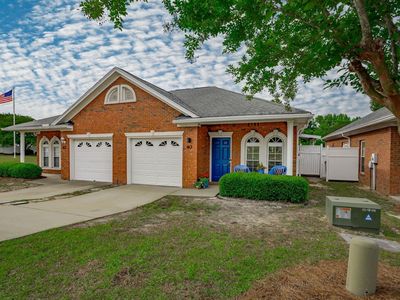 40 Crescent Moon Ct