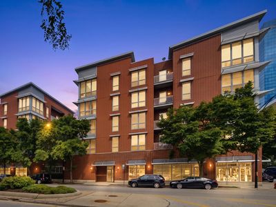 2035 S Indiana Ave APT 409