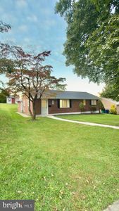2037 Girard Ave