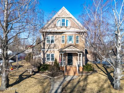 907 Kittson Ave