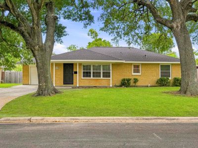106 S Pin Oak Dr