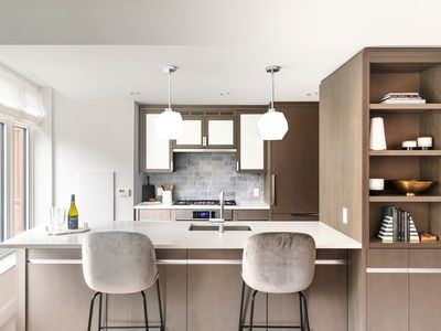 100 Lovejoy Wharf Unit 11B