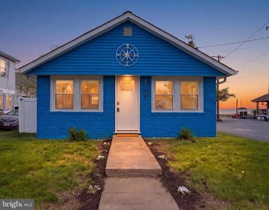 8329 Bayside Rd