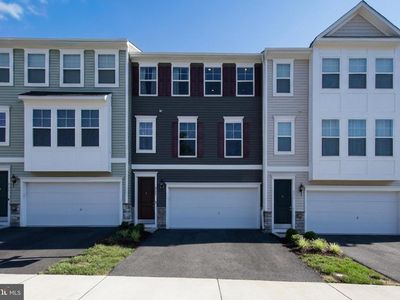 Property at 4014 Shire Meadow Ln, Triangle, VA