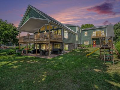 1064 Bayview Dr