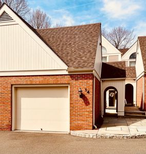 14 Sedgwick Village Ln #14