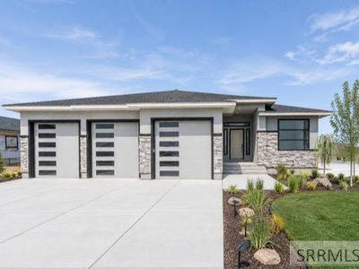 3419 E Greenwillow Ln