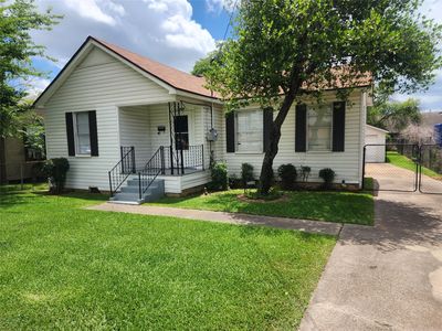 2320 Broadway Dr