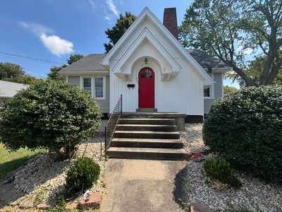 202 College St