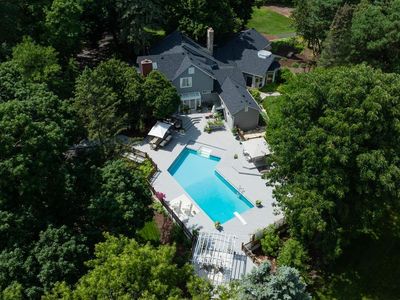 3865 Hillcrest Rd