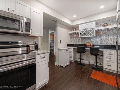 7330 Fairfax Dr UNIT 111