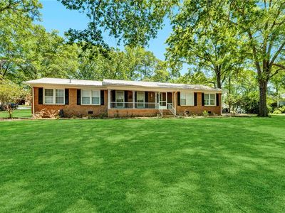 302 Forest Ln