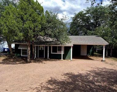913 E Lone Pine Cir