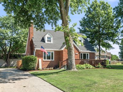 Property at 8555 Franklin Ave, Clive, IA