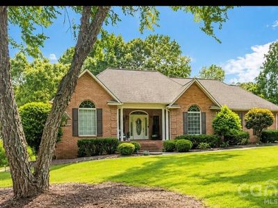 2041 Fairways Dr