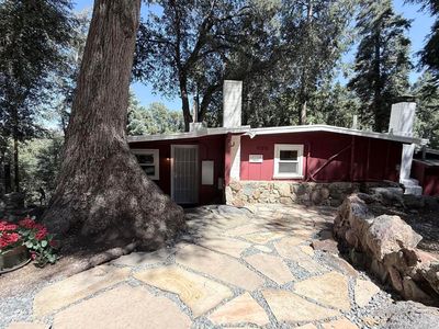 22292 Crestline Rd