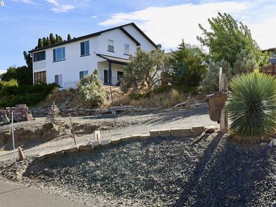33950 Hilltop Dr