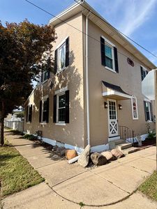 102 E Main St