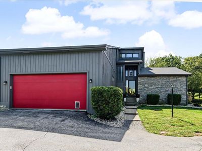 851 Avenstoke Rd