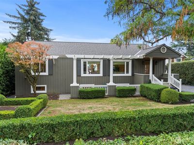 213 8th Avenue