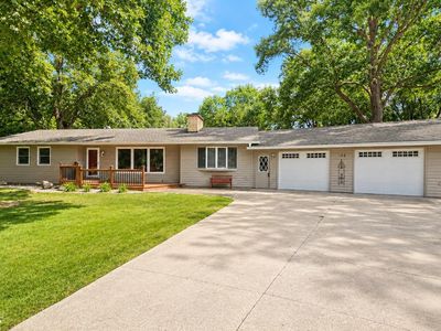 105 S Oakmont Dr