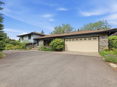 6510 S South Meadows Rd