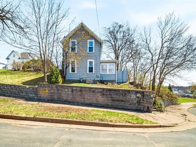 415 Dewey Street