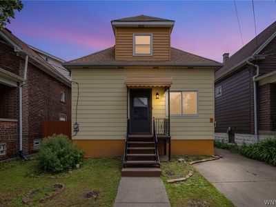 35 Reo Ave