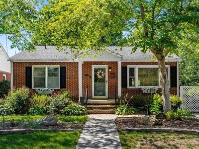 110 Mayflower Dr