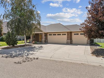 Property at 305 Crimson Cir E, Fruitland, ID