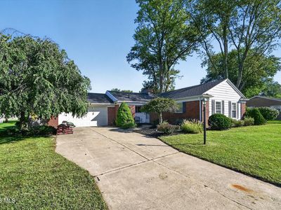 5040 Macklyn Dr