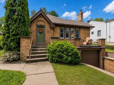 26 La Salle Ave