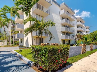 1801 S Treasure Dr APT 302
