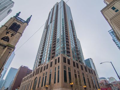 21 E Huron St APT 2705
