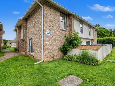 180 Ledgewood Circle #103