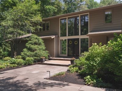 28726 Gates Mills Blvd