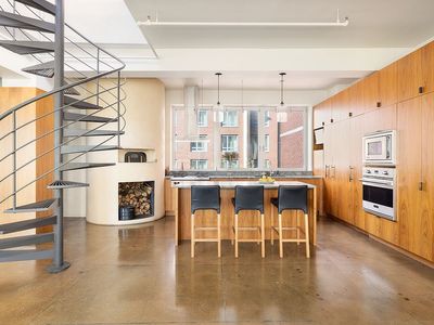 347 W 39th St