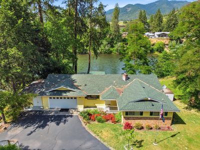 2700 Rogue River Hwy