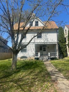 1017 W Grand Ave