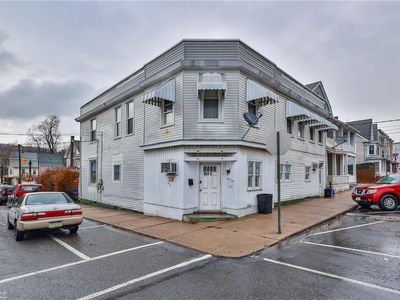 301 E Bertsch St