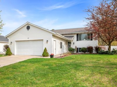 83 Windflower St NE