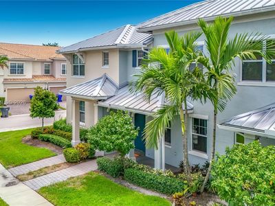 1040 Eucalyptus Dr Unit 2
