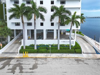 725 NE 22nd St APT 8E