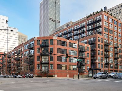 333 W Hubbard St #610-611