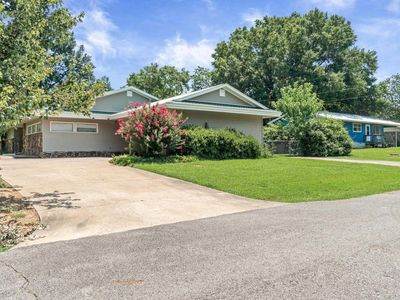 2606 Beach Dr